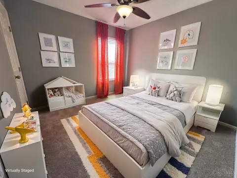 Bedroom - 9648 Fallshill Cir, Cincinnati, OH 45231 photo 2 of 10