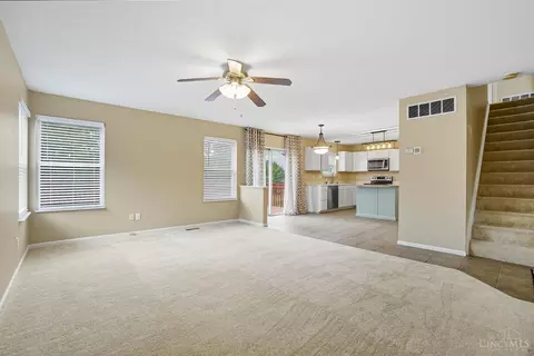 Living - 9648 Fallshill Cir, Cincinnati, OH 45231 photo 2 of 4