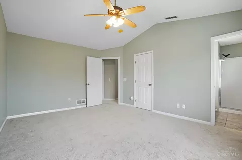 Bedroom - 9648 Fallshill Cir, Cincinnati, OH 45231 photo 5 of 10