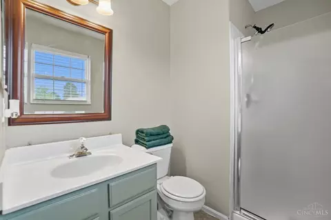 Bath - 9648 Fallshill Cir, Cincinnati, OH 45231 photo 2 of 3