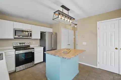 Kitchen - 9648 Fallshill Cir, Cincinnati, OH 45231 photo 2 of 3