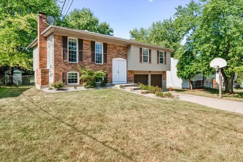 12059 Hazelhurst Dr, Cincinnati, OH 45240 photo 2