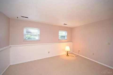 Bedroom - 2439 Hazelcrest Ln, Cincinnati, OH 45231 photo 7 of 8