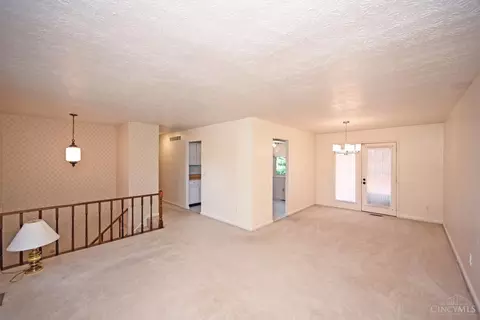 Living - 2439 Hazelcrest Ln, Cincinnati, OH 45231 photo 3 of 4