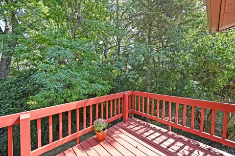 Exterior - 2439 Hazelcrest Ln, Cincinnati, OH 45231 photo 6 of 13