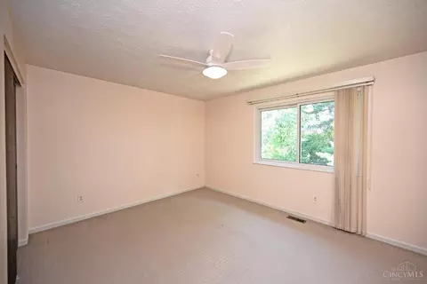 Bedroom - 2439 Hazelcrest Ln, Cincinnati, OH 45231 photo 1 of 8