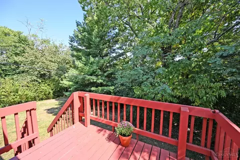 Exterior - 2439 Hazelcrest Ln, Cincinnati, OH 45231 photo 5 of 13
