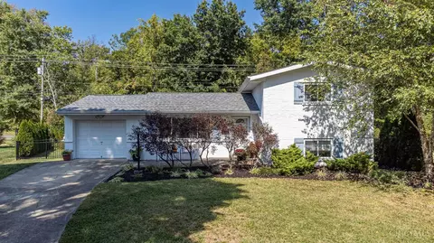 2 Jewel Ln, Greenhills, OH 45218
