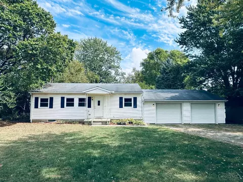 32 Weller St, Sabina, OH 45169