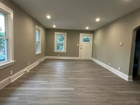 Living - 4798 Prosperity Pl, Cincinnati, OH 45238 photo 2 of 4
