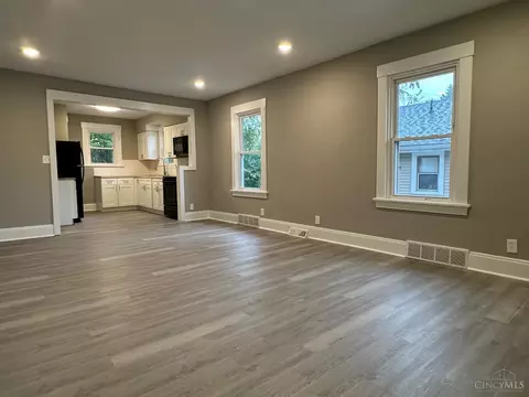 Living - 4798 Prosperity Pl, Cincinnati, OH 45238 photo 3 of 4