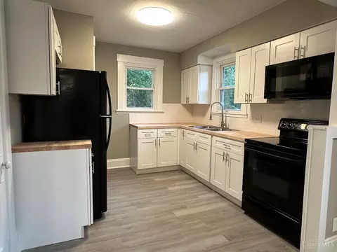 Kitchen - 4798 Prosperity Pl, Cincinnati, OH 45238 photo 3 of 6
