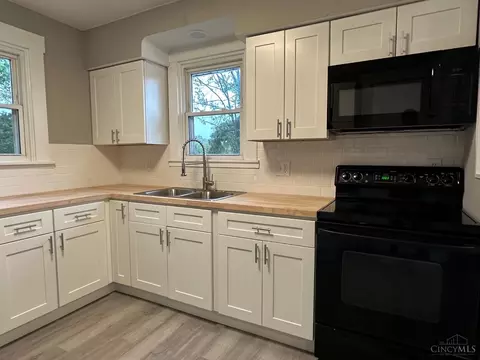 Kitchen - 4798 Prosperity Pl, Cincinnati, OH 45238 photo 5 of 6