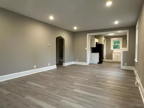 Living - 4798 Prosperity Pl, Cincinnati, OH 45238 photo 4 of 4