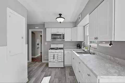Kitchen - 729 Fleming Rd, Cincinnati, OH 45231 photo 2 of 3