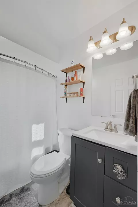 Bath - 729 Fleming Rd, Cincinnati, OH 45231 photo 1 of 3
