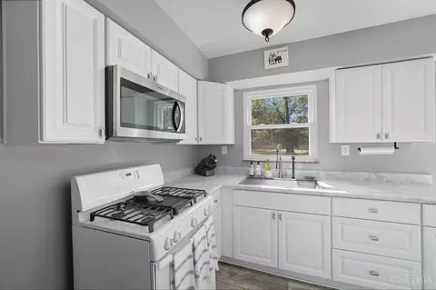 Kitchen - 729 Fleming Rd, Cincinnati, OH 45231 photo 1 of 3