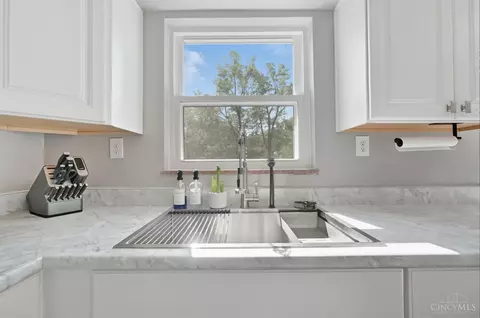 Kitchen - 729 Fleming Rd, Cincinnati, OH 45231 photo 3 of 3