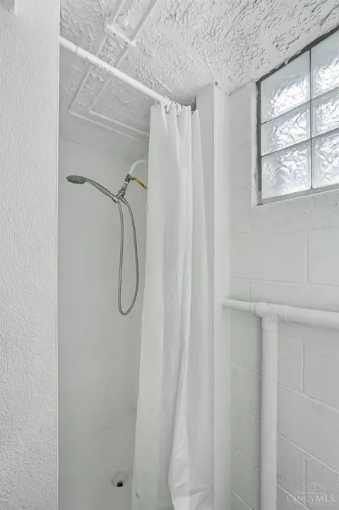 Bath - 729 Fleming Rd, Cincinnati, OH 45231 photo 3 of 3