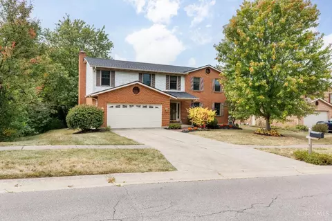 8997 Saxton Dr, West Chester, OH 45069