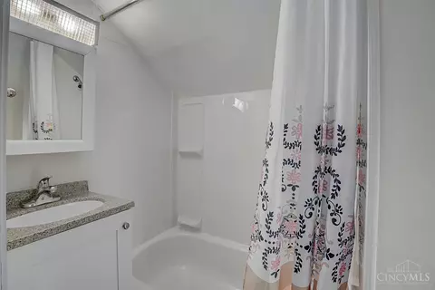 Bath - 219 Seventieth St, Cincinnati, OH 45216 photo 2 of 3