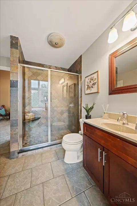 Bath - 2152 Gilbert Ave, Cincinnati, OH 45206 photo 2 of 3