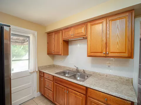 Kitchen - 1277 Prospect Pl, Cincinnati, OH 45231 photo 1 of 3