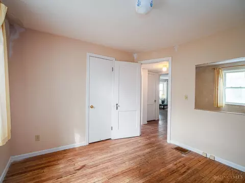 Bedroom - 1277 Prospect Pl, Cincinnati, OH 45231 photo 2 of 8