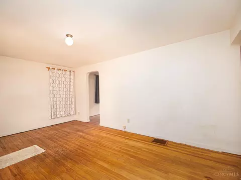 Living - 1277 Prospect Pl, Cincinnati, OH 45231 photo 1 of 1
