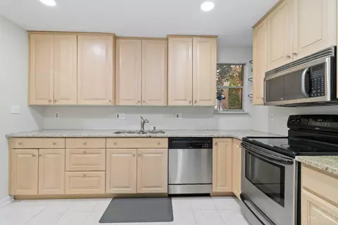 Kitchen - 63 Stillmeadow Dr, Cincinnati, OH 45245 photo 2 of 3