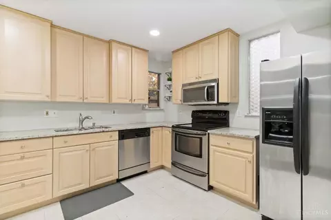 Kitchen - 63 Stillmeadow Dr, Cincinnati, OH 45245 photo 1 of 3