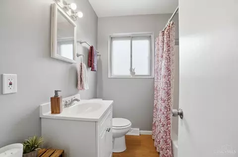 Bath - 107 Etta Ave, Harrison, OH 45030 photo 3 of 4