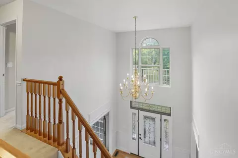 Entry Way - 654 Tournament Dr, Cincinnati, OH 45244 photo 3 of 4