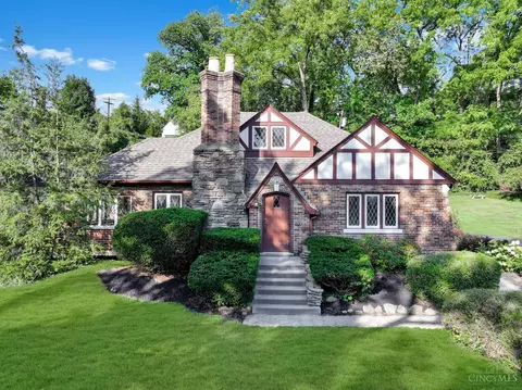4049 Victory Pkwy, Cincinnati, OH 45229