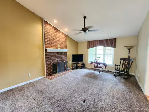 Living - 5984 W Fork Rd, Cincinnati, OH 45247 photo 2 of 6