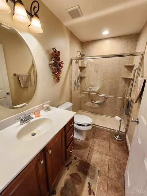 Bath - 5984 W Fork Rd, Cincinnati, OH 45247 photo 3 of 4