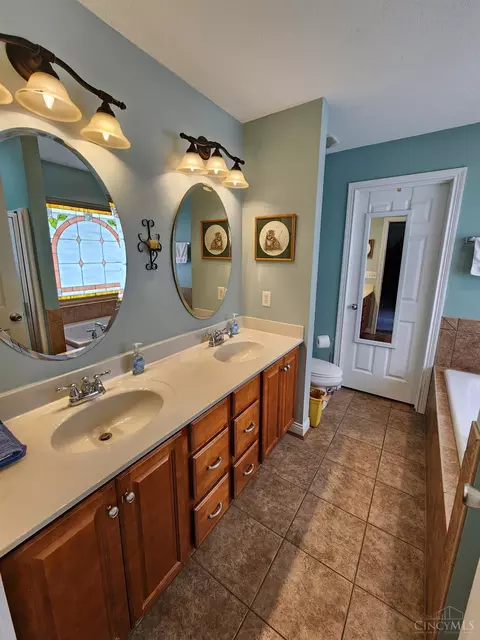Bath - 5984 W Fork Rd, Cincinnati, OH 45247 photo 2 of 4