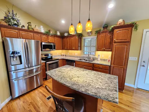 Kitchen - 5984 W Fork Rd, Cincinnati, OH 45247 photo 3 of 4