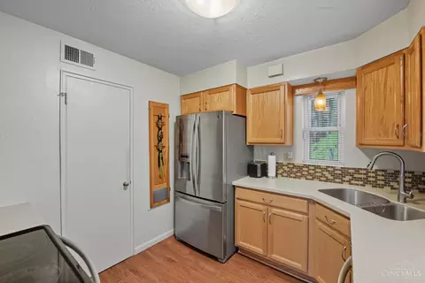 3055 Westbrook Dr, Cincinnati, OH 45238 photo 10