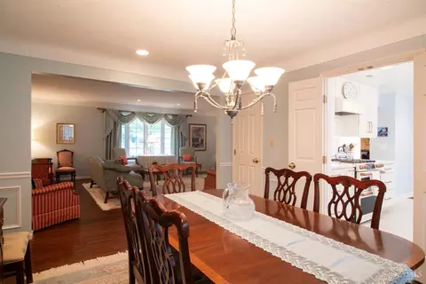 Dining - 2000 Beech Grove Dr, Cincinnati, OH 45233 photo 2 of 6