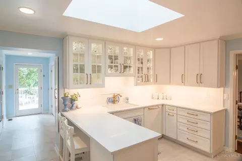 Kitchen - 2000 Beech Grove Dr, Cincinnati, OH 45233 photo 6 of 7