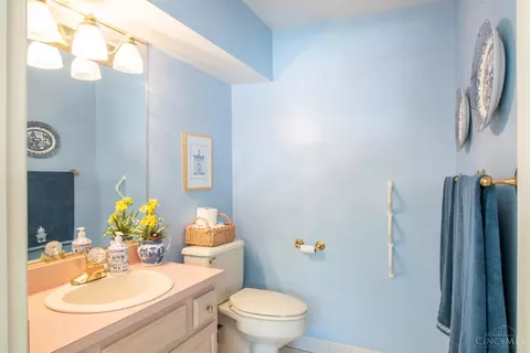 Bath - 2000 Beech Grove Dr, Cincinnati, OH 45233 photo 1 of 4