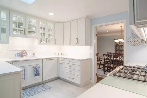 Kitchen - 2000 Beech Grove Dr, Cincinnati, OH 45233 photo 1 of 7