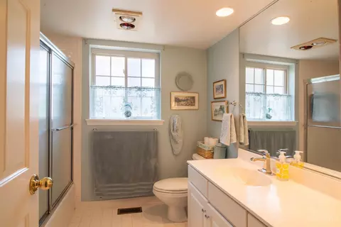 Bath - 2000 Beech Grove Dr, Cincinnati, OH 45233 photo 2 of 4