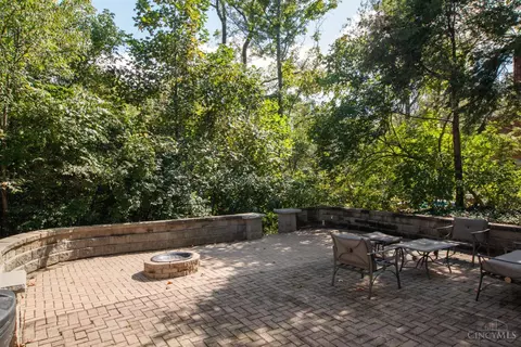Exterior - 2000 Beech Grove Dr, Cincinnati, OH 45233 photo 13 of 15