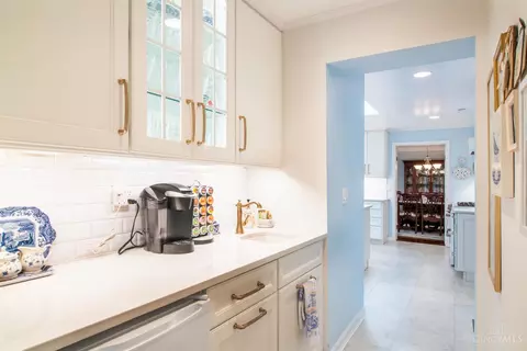 Kitchen - 2000 Beech Grove Dr, Cincinnati, OH 45233 photo 7 of 7