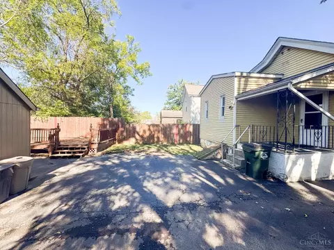 Exterior - 3815 Watterson Rd, Fairfax, OH 45227 photo 2 of 2
