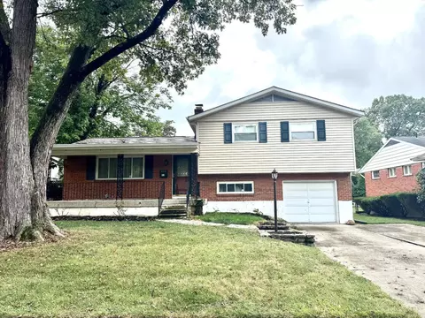 33 Jewel Ln, Greenhills, OH 45218