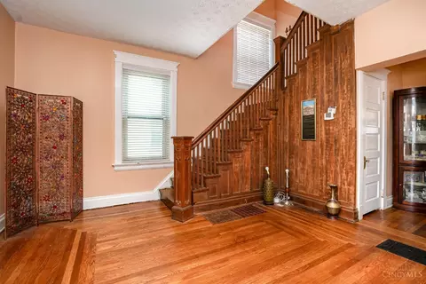 Entry Way - 3556 Mooney Ave, Cincinnati, OH 45208 photo 1 of 2