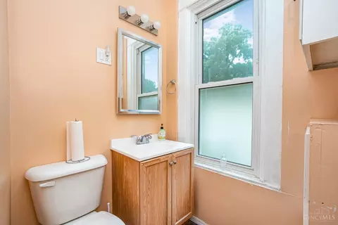 Bath - 3556 Mooney Ave, Cincinnati, OH 45208 photo 1 of 1